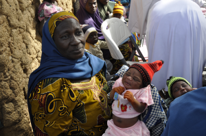 Volunteer community mobilisers play an essential role in educating parents about the importance of vaccines, and sometimes even bring newborn babies for their first doses. WHO/L.Dore.